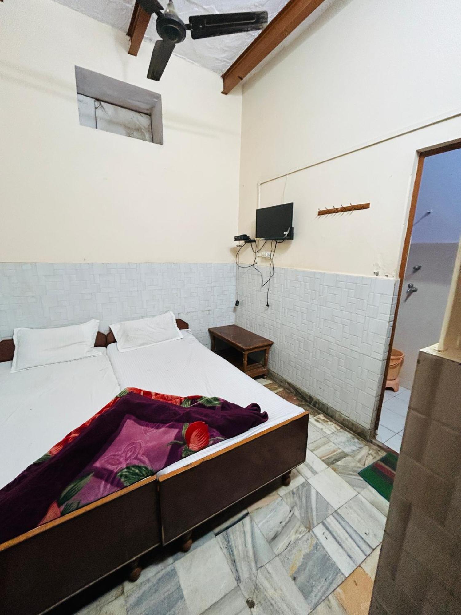 Satsang Lodge 瓦拉纳西 外观 照片